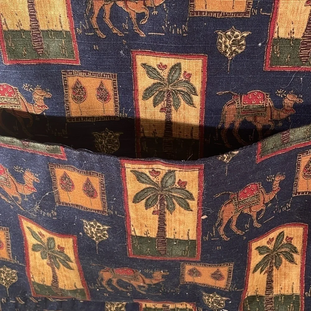 Sewing Camel Ethnic Cloth Print Pocket Yarn Storage Wooden